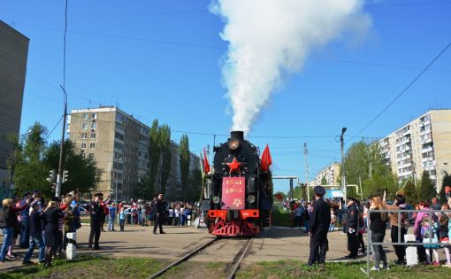 В Энгельсе торжественно встретили ретро-поезд «Воинский эшелон»