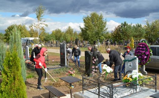 Общественная палата БМР провела акцию по санитарной очистке и благоустройству мест захоронения ветеранов Великой Отечественной войны