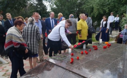 В Энгельсе состоялось памятное мероприятие и возложение цветов