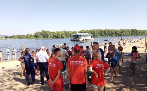 Мастер-класс по спасению прошел на городском пляже