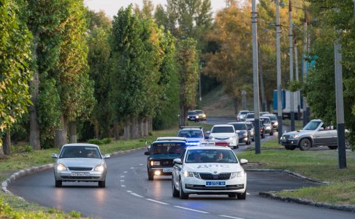 В Балакове прошел автопробег, приуроченный ко Дню флага РФ