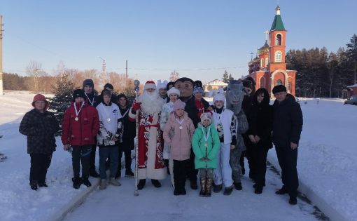 Жители Лысых гор приняли участие в акции «Новогодние окна»