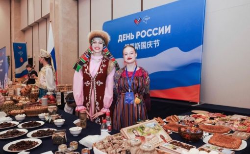 День России зажег огни дружбы на форуме «Волга-Янцзы»