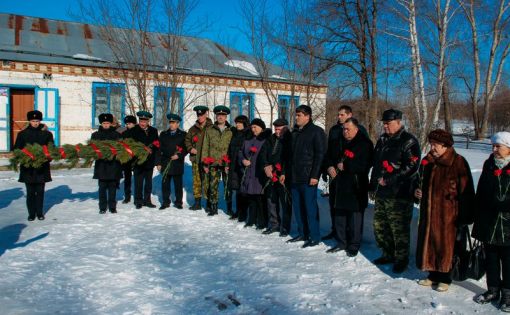 В Октябрьской школе Татищевского района почтили память Героя Советского Союза Ивана Алексеевича Евтеева