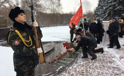 Минутой молчания у Братской могилы на Воскресенском кладбище вспомнили невернувшихся с войны