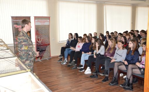 Передвижная экспозиция музея «Боевой Славы» посетила ГАПОУ СО «Балаковский политехнический техникум»