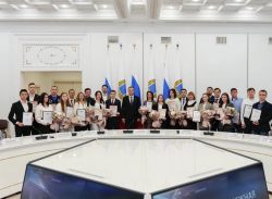Сегодня день рождения отмечает губернатор Саратовской области — Роман Викторович Бусаргин